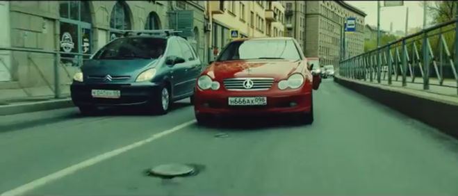 На каком авто едет героиня клипа «Кабриолет» группы «Ленинград»